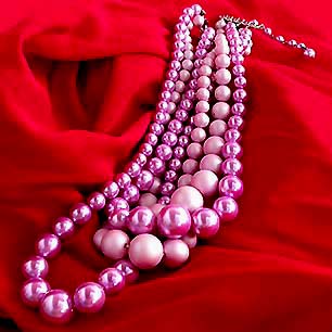 a beautiful vintage costume jewelry necklace unsigned