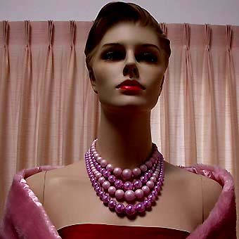 a beautiful vintage costume jewelry necklace unsigned