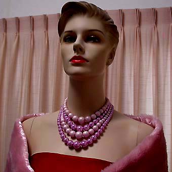 a beautiful vintage costume jewelry necklace unsigned
