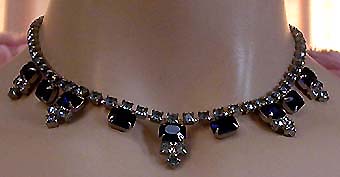 a beautiful vintage costume jewelry necklace unsigned