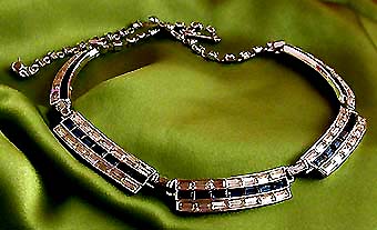 a beautiful vintage costume jewelry necklace unsigned