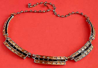 a beautiful vintage costume jewelry necklace unsigned