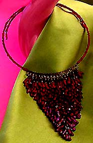 a beautiful vintage costume jewelry necklace unsigned