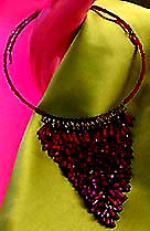 a beautiful vintage costume jewelry necklace unsigned