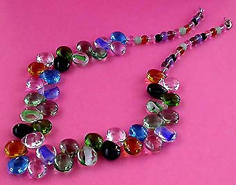a beautiful vintage costume jewelry necklace unsigned