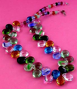 a beautiful vintage costume jewelry necklace unsigned