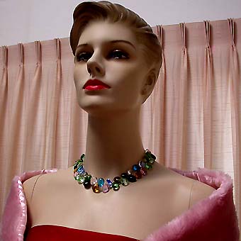 a beautiful vintage costume jewelry necklace unsigned