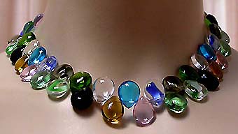 a beautiful vintage costume jewelry necklace unsigned