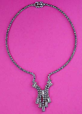 a beautiful vintage costume jewelry necklace unsigned