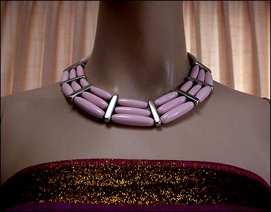 a beautiful vintage costume jewelry necklace unsigned