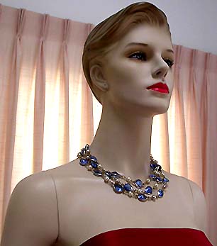 a beautiful vintage costume jewelry necklace unsigned