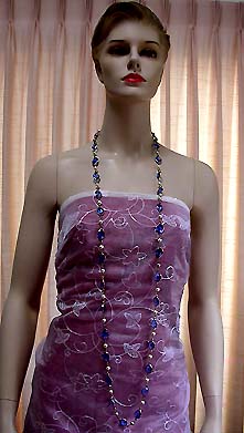 a beautiful vintage costume jewelry necklace unsigned