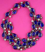 a beautiful vintage costume jewelry necklace unsigned