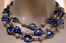 a beautiful vintage costume jewelry necklace unsigned