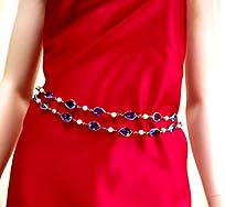 a beautiful vintage costume jewelry necklace unsigned