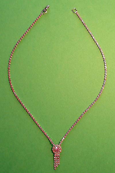 a beautiful vintage costume jewelry necklace unsigned