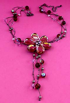 a beautiful vintage costume jewelry necklace unsigned
