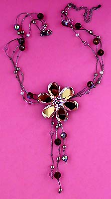 a beautiful vintage costume jewelry necklace unsigned