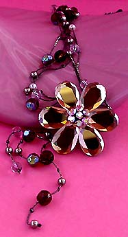 a beautiful vintage costume jewelry necklace unsigned