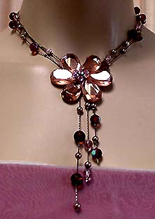 a beautiful vintage costume jewelry necklace unsigned