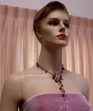 a beautiful vintage costume jewelry necklace unsigned