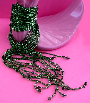 a beautiful vintage costume jewelry necklace unsigned
