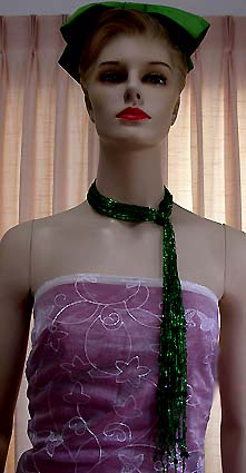 a beautiful vintage costume jewelry necklace unsigned