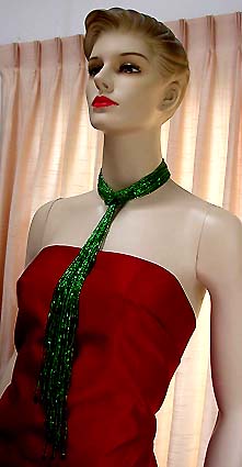 a beautiful vintage costume jewelry necklace unsigned