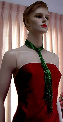 a beautiful vintage costume jewelry necklace unsigned