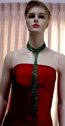 a beautiful vintage costume jewelry necklace unsigned