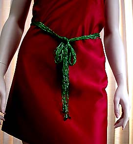 a beautiful vintage costume jewelry necklace unsigned