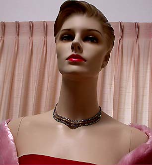 a beautiful vintage costume jewelry necklace unsigned