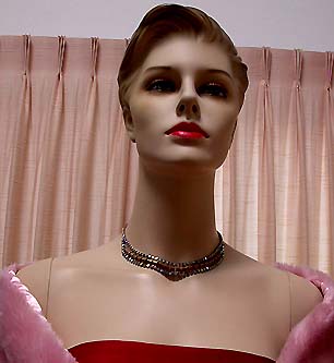 a beautiful vintage costume jewelry necklace unsigned