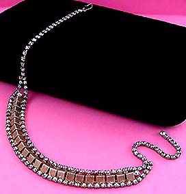 a beautiful vintage costume jewelry necklace unsigned