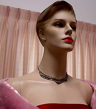 a beautiful vintage costume jewelry necklace unsigned