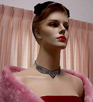 a beautiful vintage costume jewelry necklace unsigned