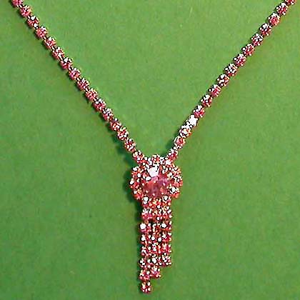 a beautiful vintage costume jewelry necklace unsigned