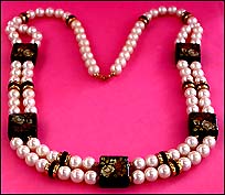 a beautiful vintage costume jewelry Juliana necklace