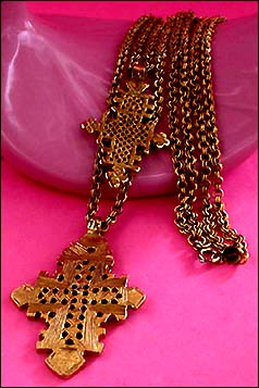 a beautiful vintage costume jewelry necklace unsigned