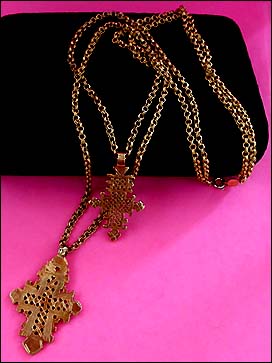 a beautiful vintage costume jewelry necklace unsigned