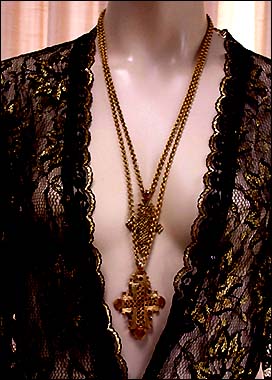 a beautiful vintage costume jewelry necklace unsigned