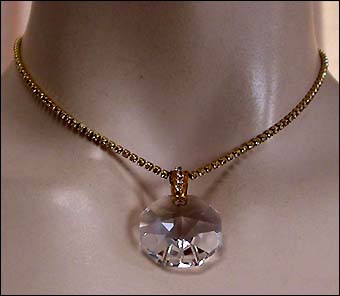 a beautiful vintage costume jewelry necklace unsigned