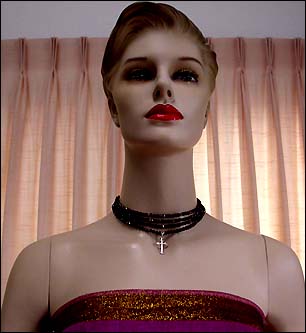 a beautiful vintage costume jewelry necklace unsigned