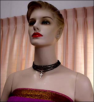 a beautiful vintage costume jewelry necklace unsigned
