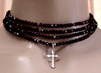 a beautiful vintage costume jewelry necklace unsigned