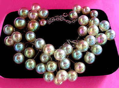a beautiful vintage costume jewelry necklace unsigned