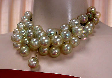 a beautiful vintage costume jewelry necklace unsigned