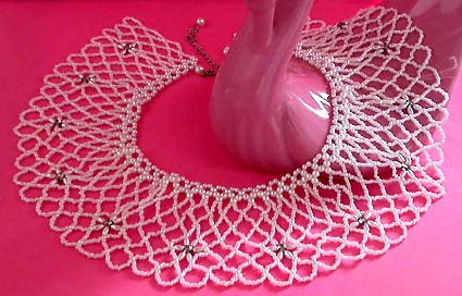 a beautiful vintage costume jewelry necklace unsigned