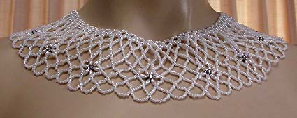 a beautiful vintage costume jewelry necklace unsigned
