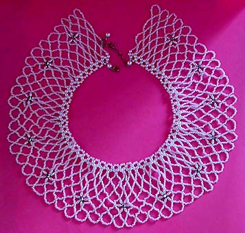a beautiful vintage costume jewelry necklace unsigned